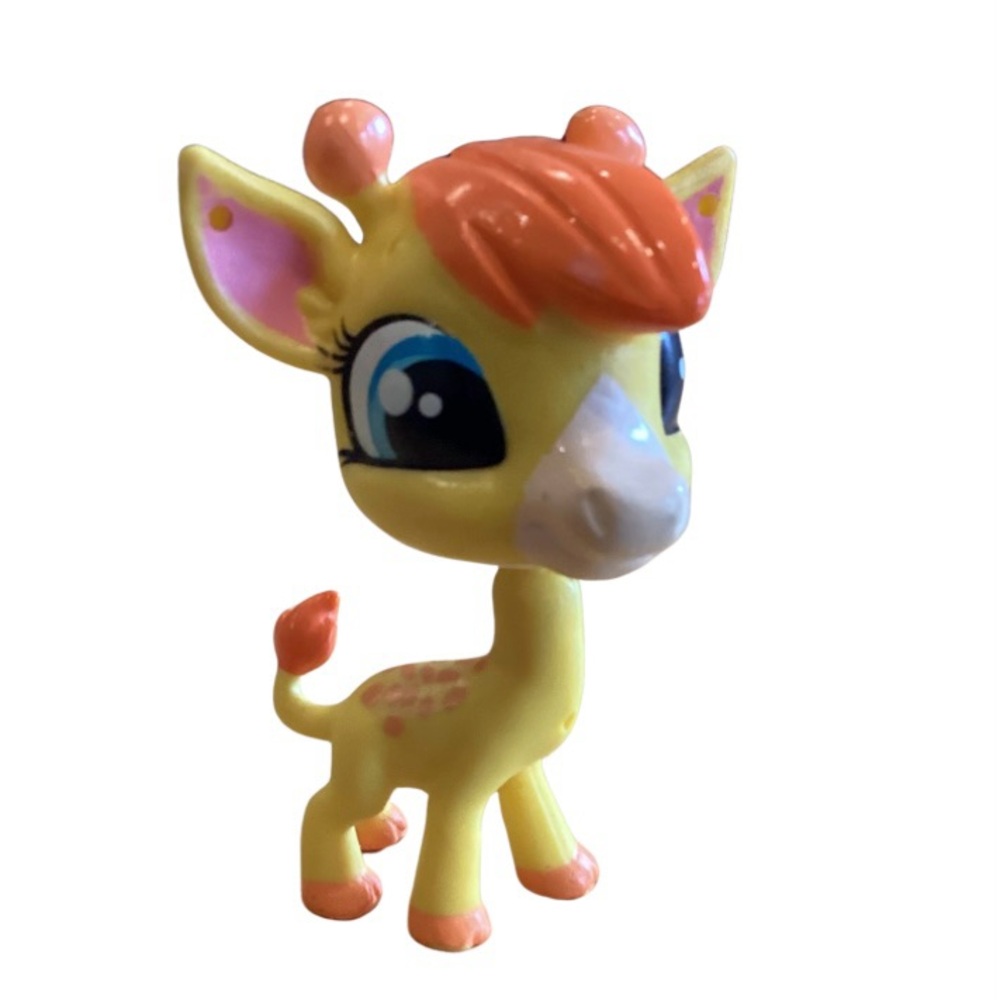 Littlest Pet Shop #3812 Pierre De Long Yellow Giraffe